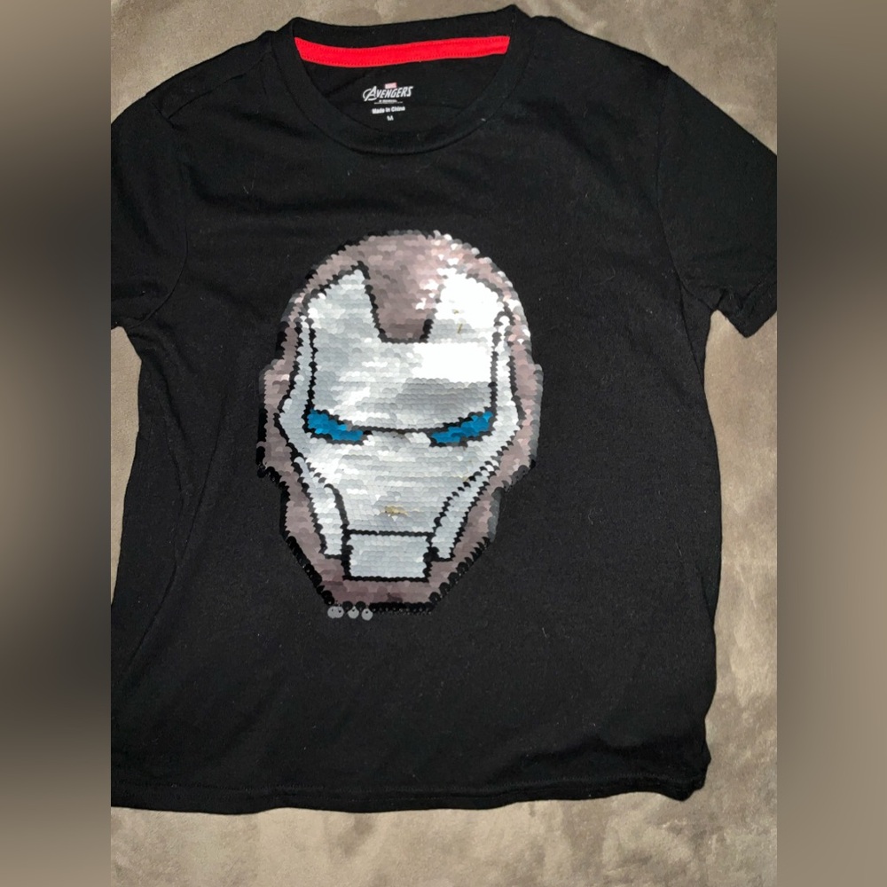 Marvel Avengers Iron Man Reversible Sequin Big Face Superhero Costume T-Shirt - Picture 2 of 5